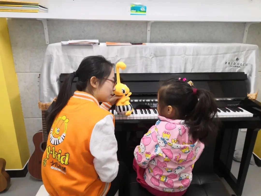 启蒙钢琴每天练多久,少儿钢琴启蒙快乐学