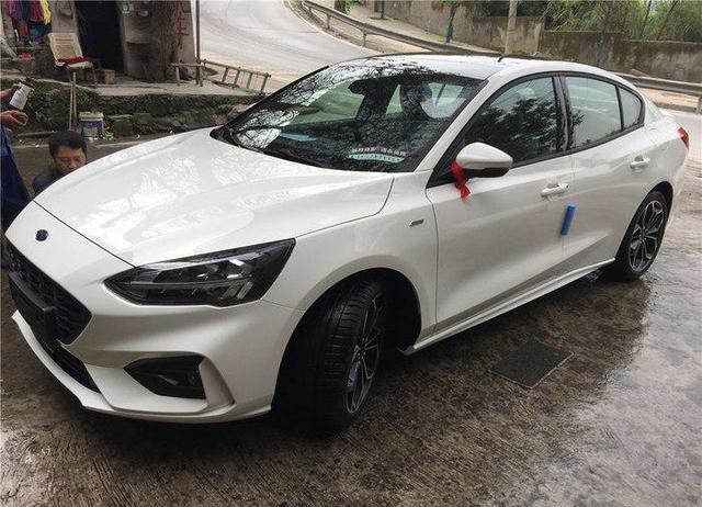 存了15万，换车坚持购入福特福克斯，车主直白地谈了用车感受