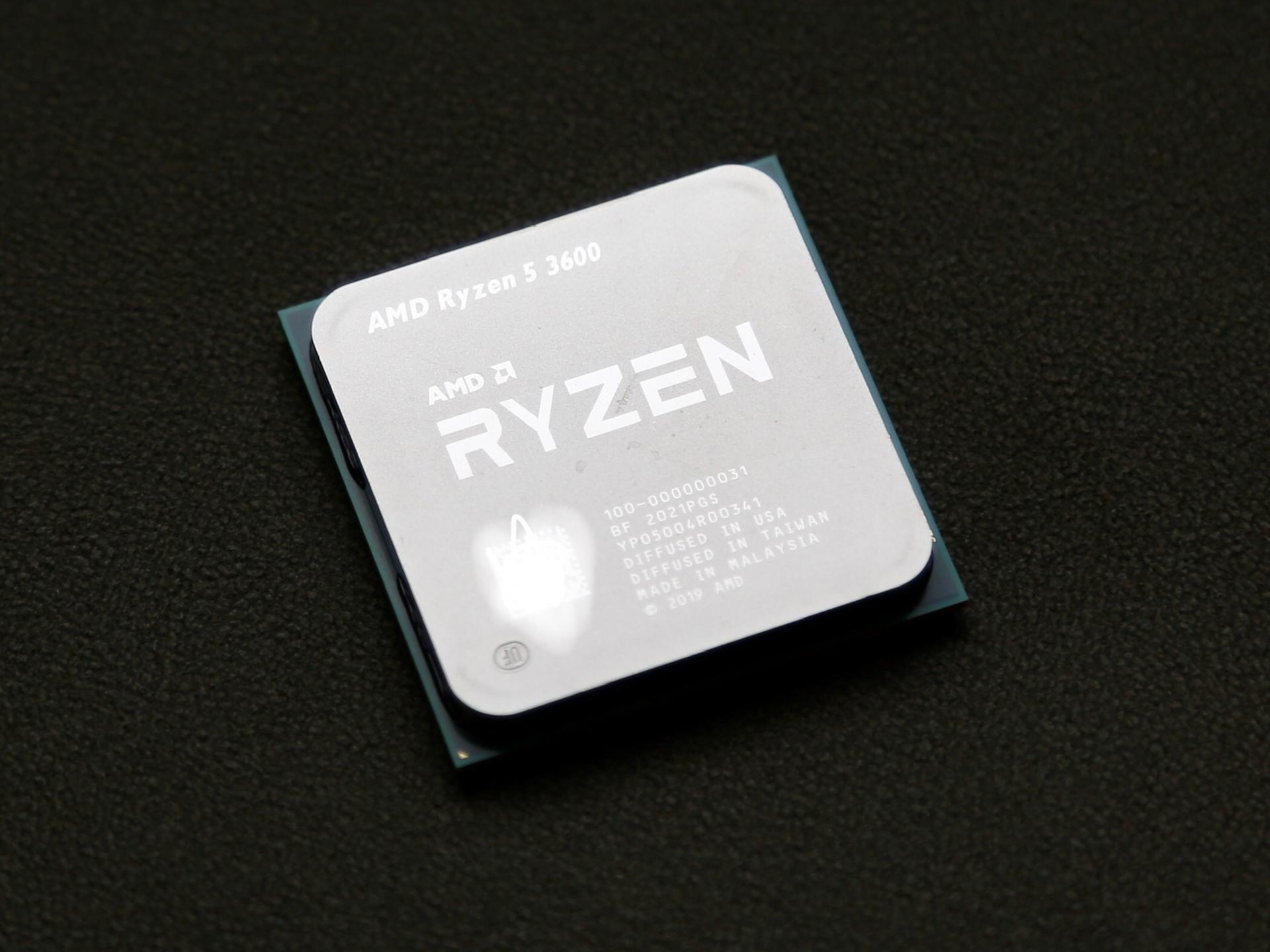 为刚踏入社会的小兄弟，配了一台高颜值散热好的FLUX平台主机