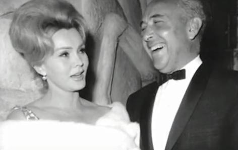 她被骂高级*女妓**，遭性侵生下女儿，69岁嫁给王子，却悲惨而死