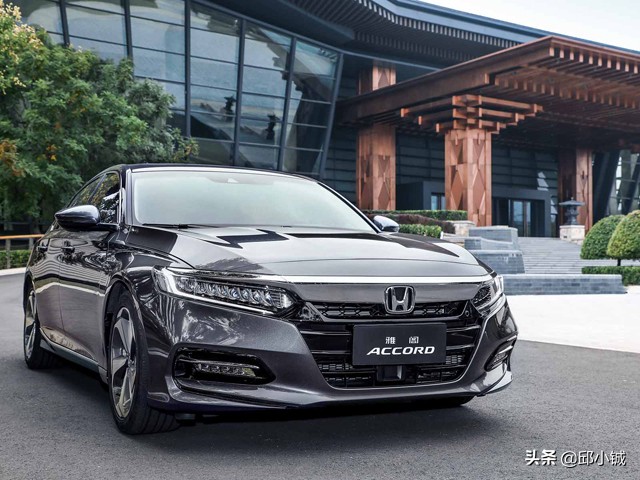 b级车性价比之王的别克君威,b级车蒙迪欧和君威哪个值得入手