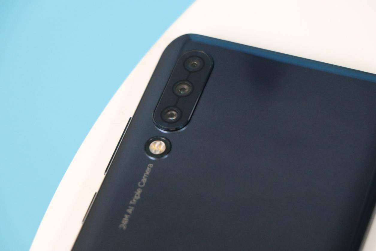 联想z6视频评测,谁说轻薄手感和续航不可兼得