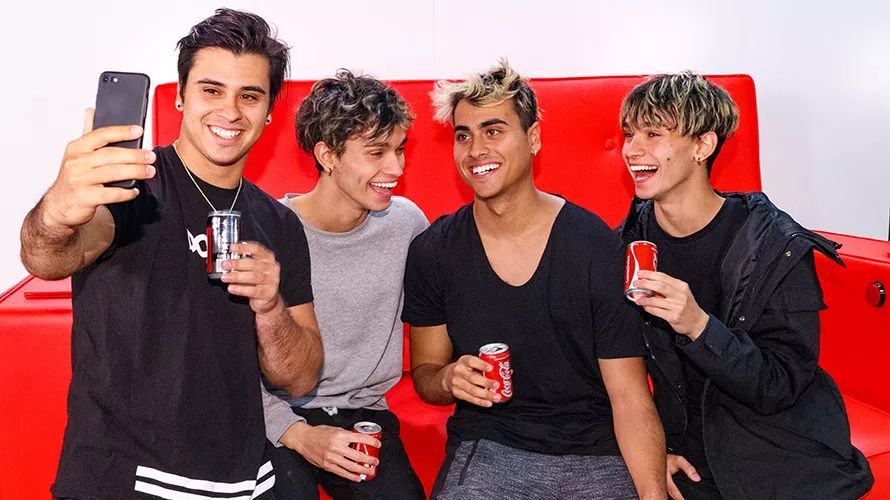 可口可乐联名产品有哪些牌子的,可口可乐联名时装周