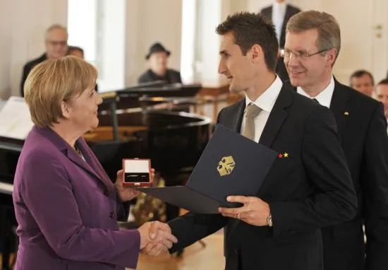 我是传奇插曲原唱,我是传奇的歌曲