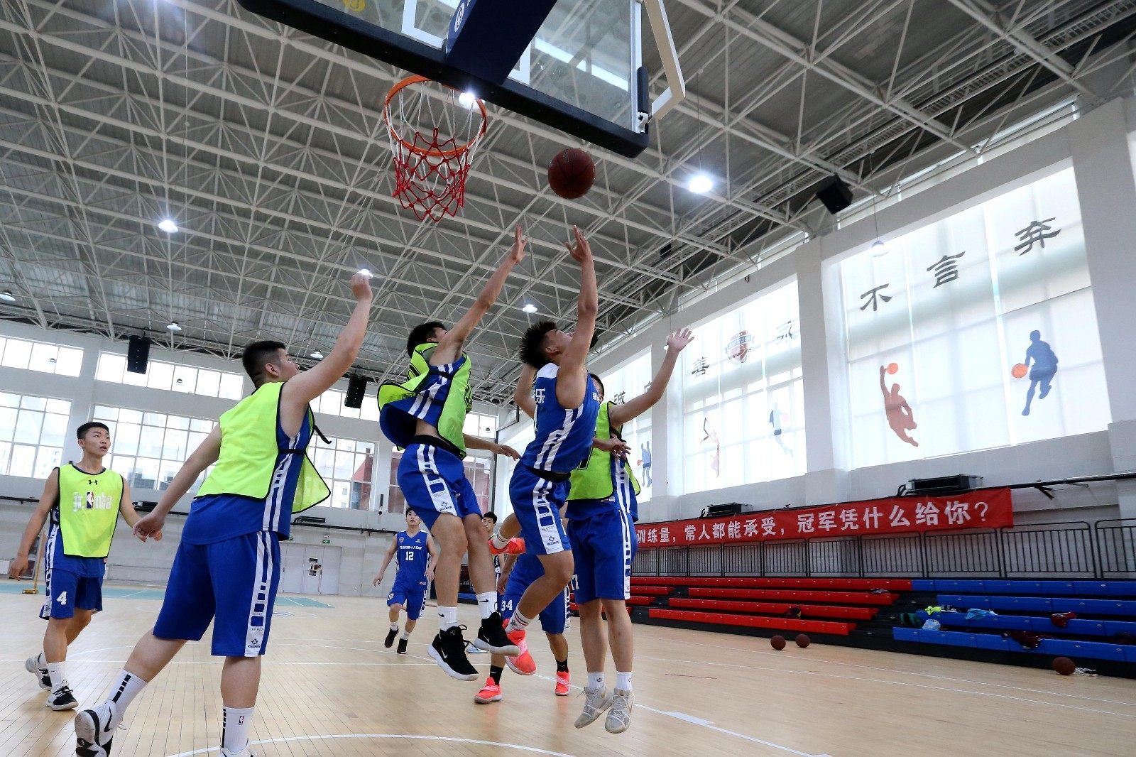 帮每个学子找到开启未来的钥匙郑州市第十八中学做了五件事