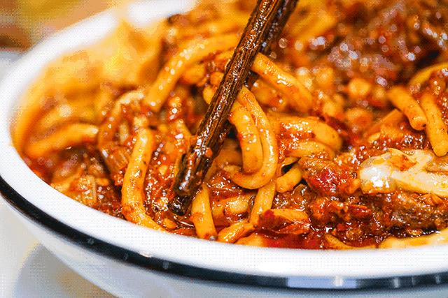 新疆爆辣炒米粉私藏美食大分享,吃爆辣新疆炒米粉合集