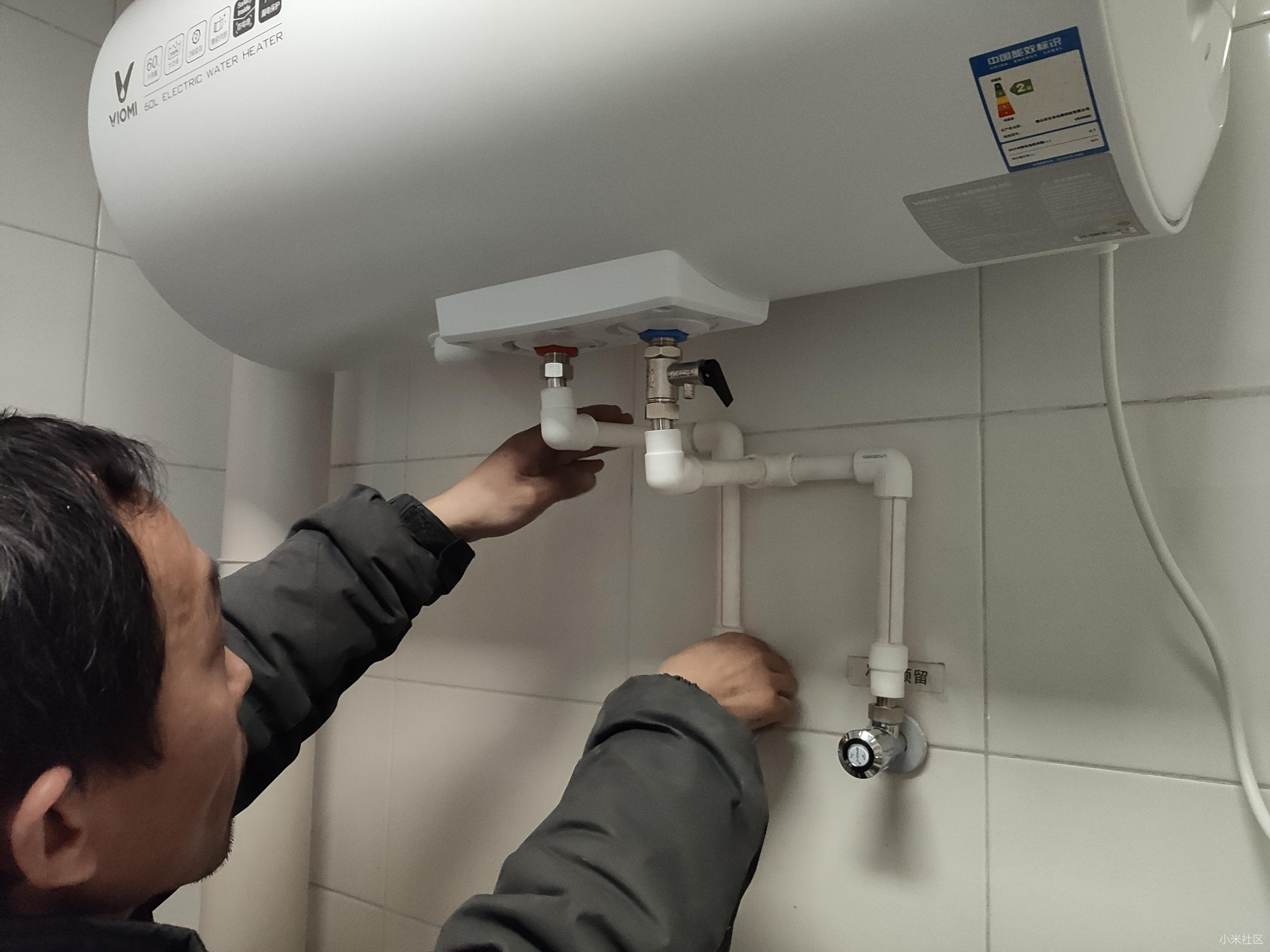 燃气热水器真的比电热水器好用吗,电热水器没燃气