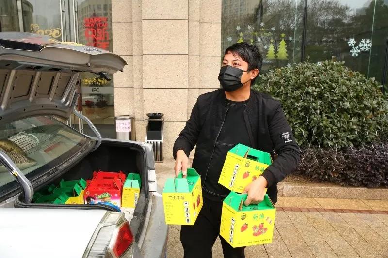 她是余杭一个微信群主光一个群就能卖30多万!近期更是卖疯!卖的啥?