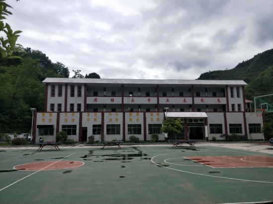 红顶公益即将起航用希望的画笔描绘多彩贵州