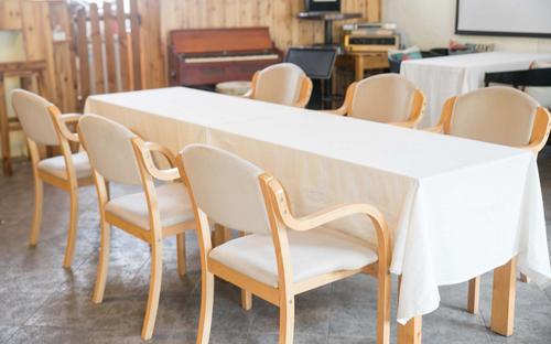 实木餐桌实用吗,木质餐桌什么材质的好