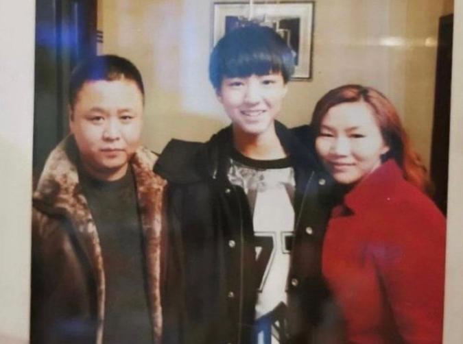 王源演唱会王俊凯易烊千玺送花篮,王源去找王俊凯家