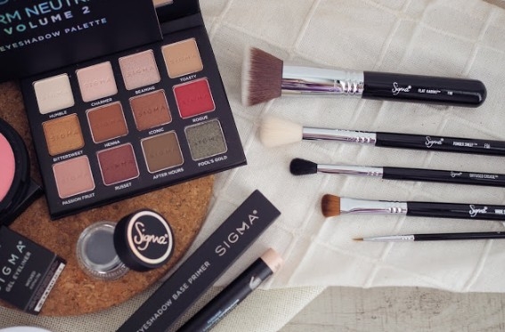 一套眼影刷可以用不同的眼影盘吗,新手眼影化妆入门买什么样的眼影