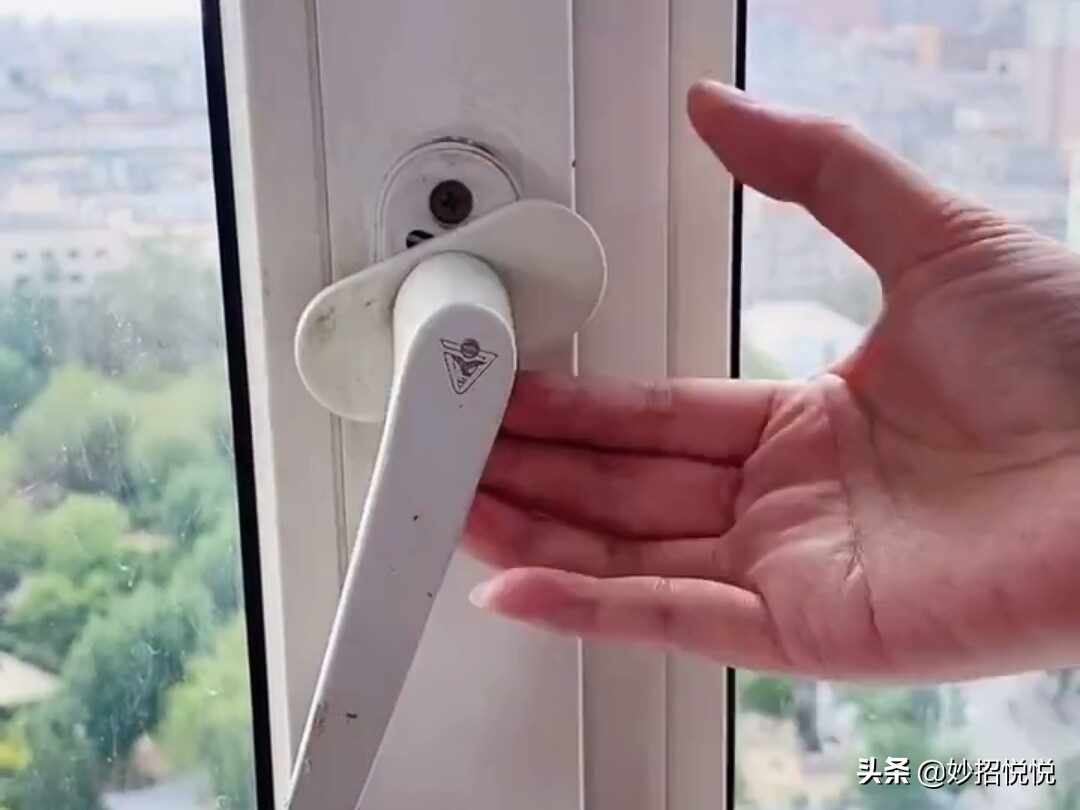 窗户刮风吱吱的响怎么维修,风大窗户会有刺耳声怎么修