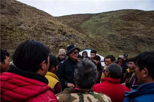 警察80岁,八零后白发民警