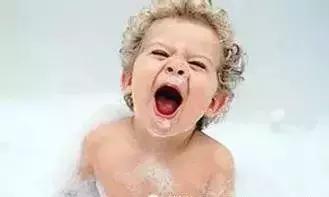 宝宝鼻子不通气妈妈应该吃什么药,出生15天的宝宝鼻子不透气怎么办