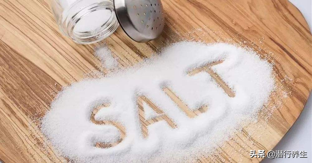 62岁男子突发脑梗52分钟紧急溶栓,男子脑梗倒地医生急救