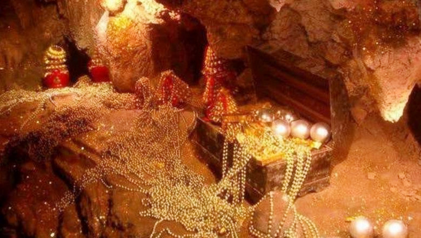 中国一一个神秘山洞，洞里面竟然藏有大量的财宝，但是却很难拿到