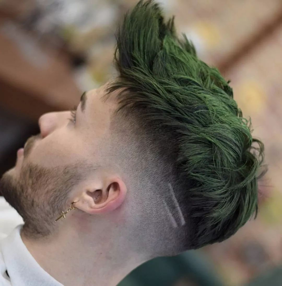 头发很硬两侧总是翘起怎么剪,头发很硬两侧总是翘起