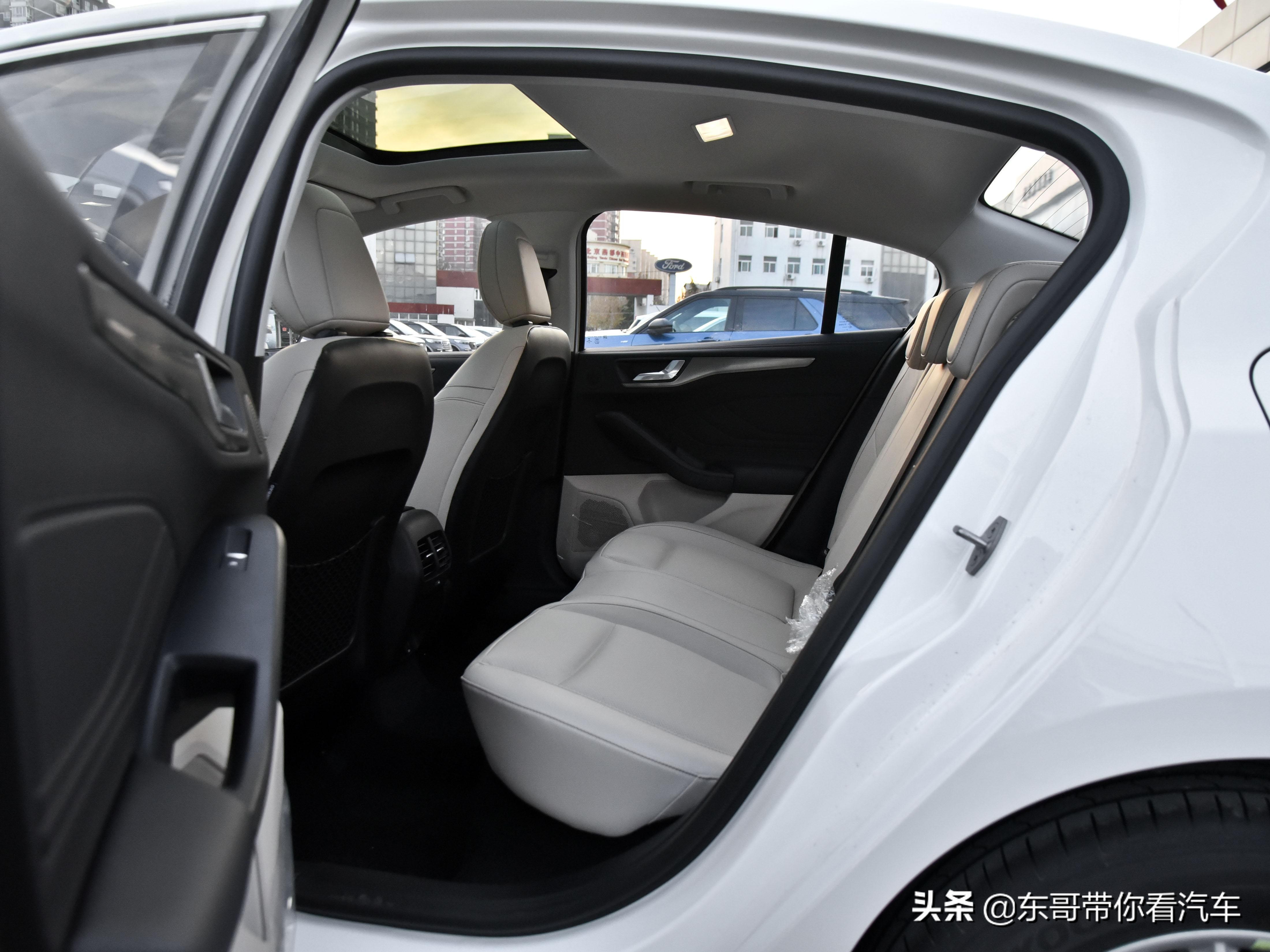 大众朗逸和福特福克斯哪个好,福克斯active与两厢朗逸