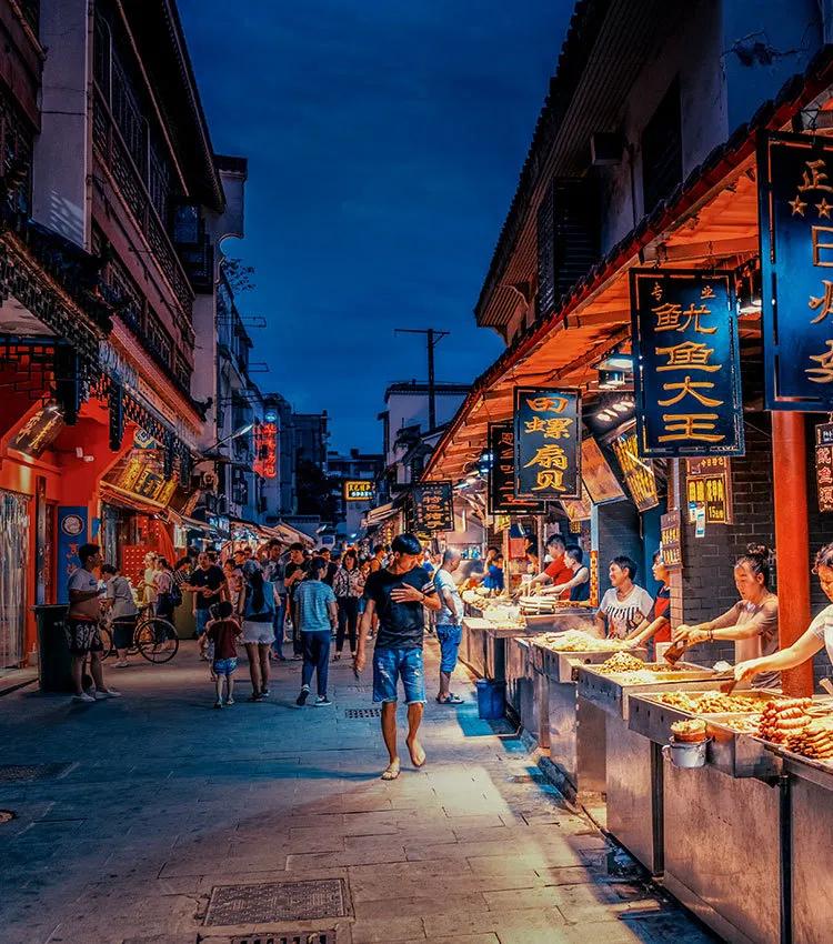 火神山外“生死之交”再相逢，武汉，你好