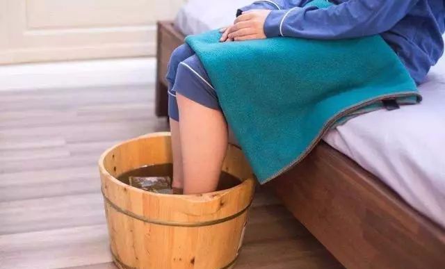 春季脸干燥起皮怎么缓解,脚部一年四季干燥起皮怎么办