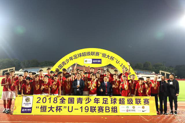 许家印矢志助力中国足球振兴,许家印加大青训投入