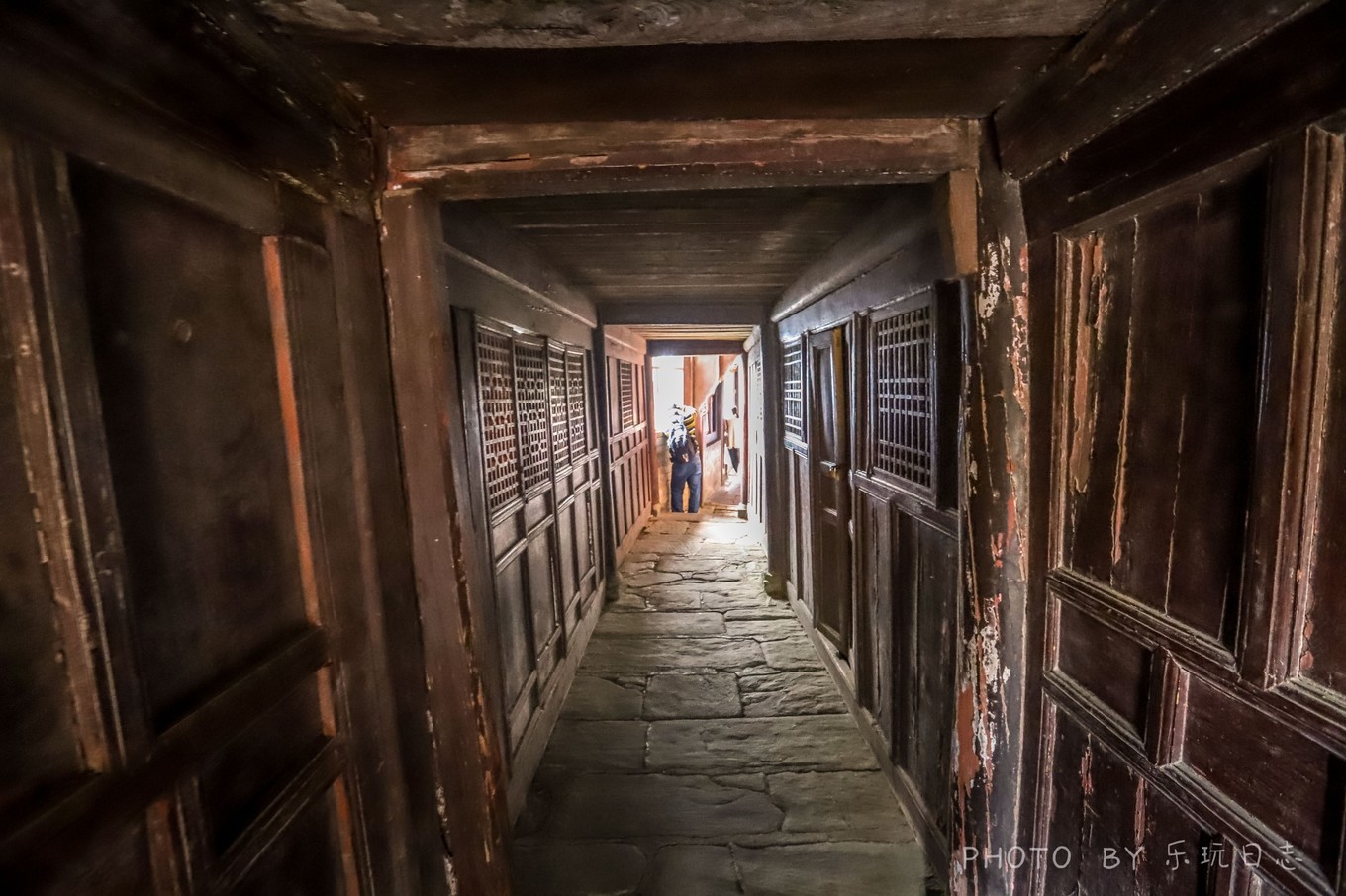 中国的世界文化遗产武当山金顶,悬崖绝壁山水画