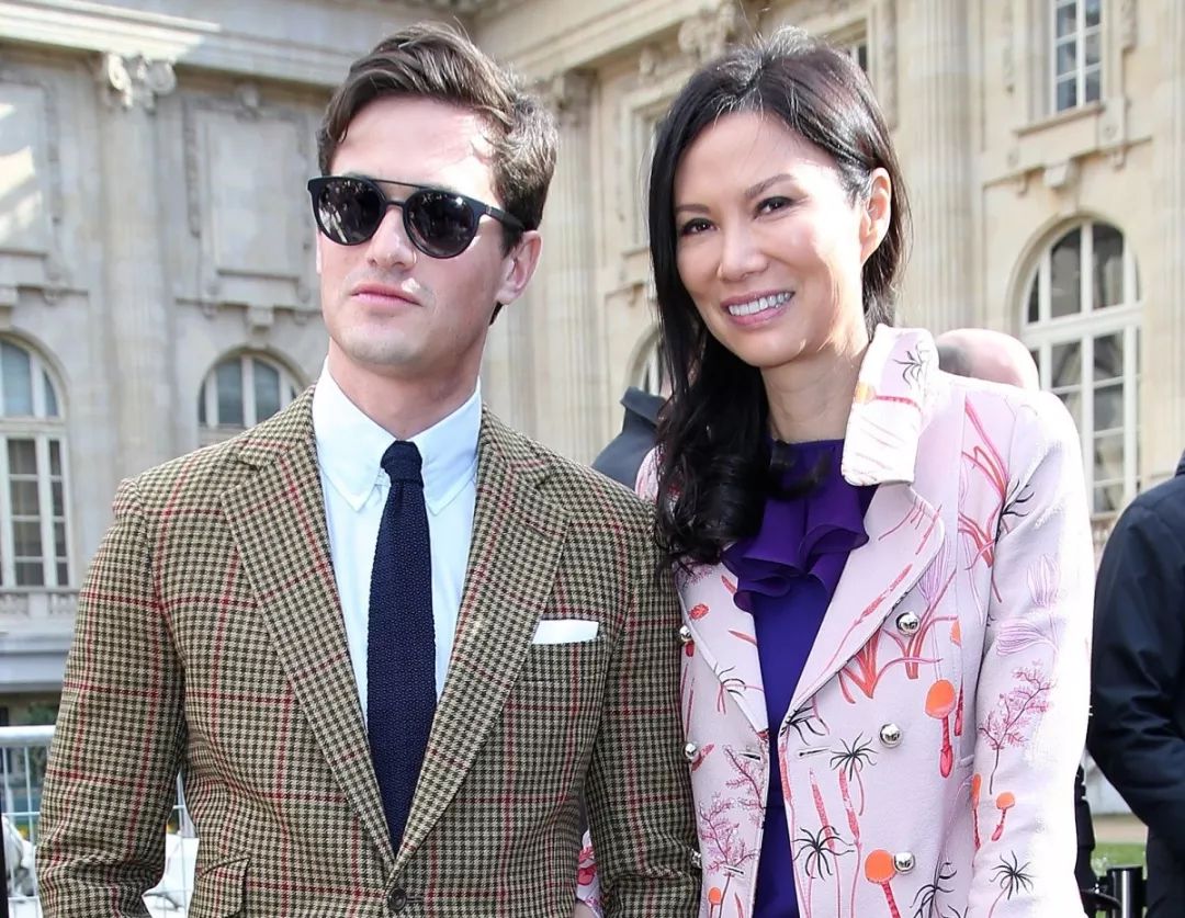 刚甩了23岁“小鲜肉”，50岁邓文迪又收割一超级富豪，来头不小