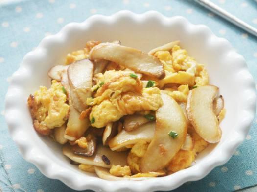 木耳白玉菇火腿鹌鹑蛋的家常做法,青菜烧皮肚鹌鹑蛋的做法