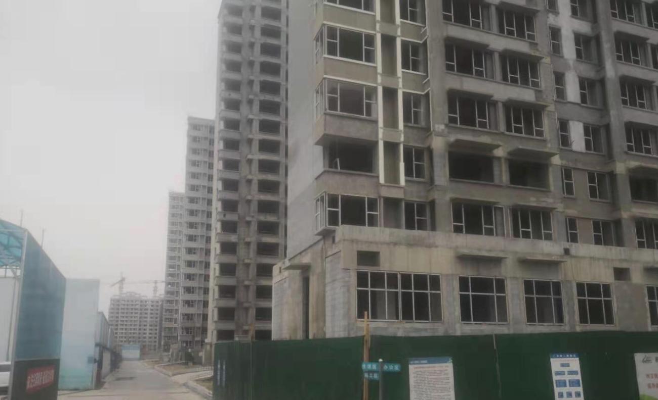 烂尾楼之殇解说,开发商不愿出资救烂尾楼