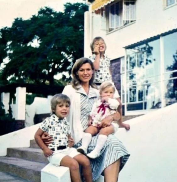 净身出户把财产转移到父母账户上,净身出户财产归孩子