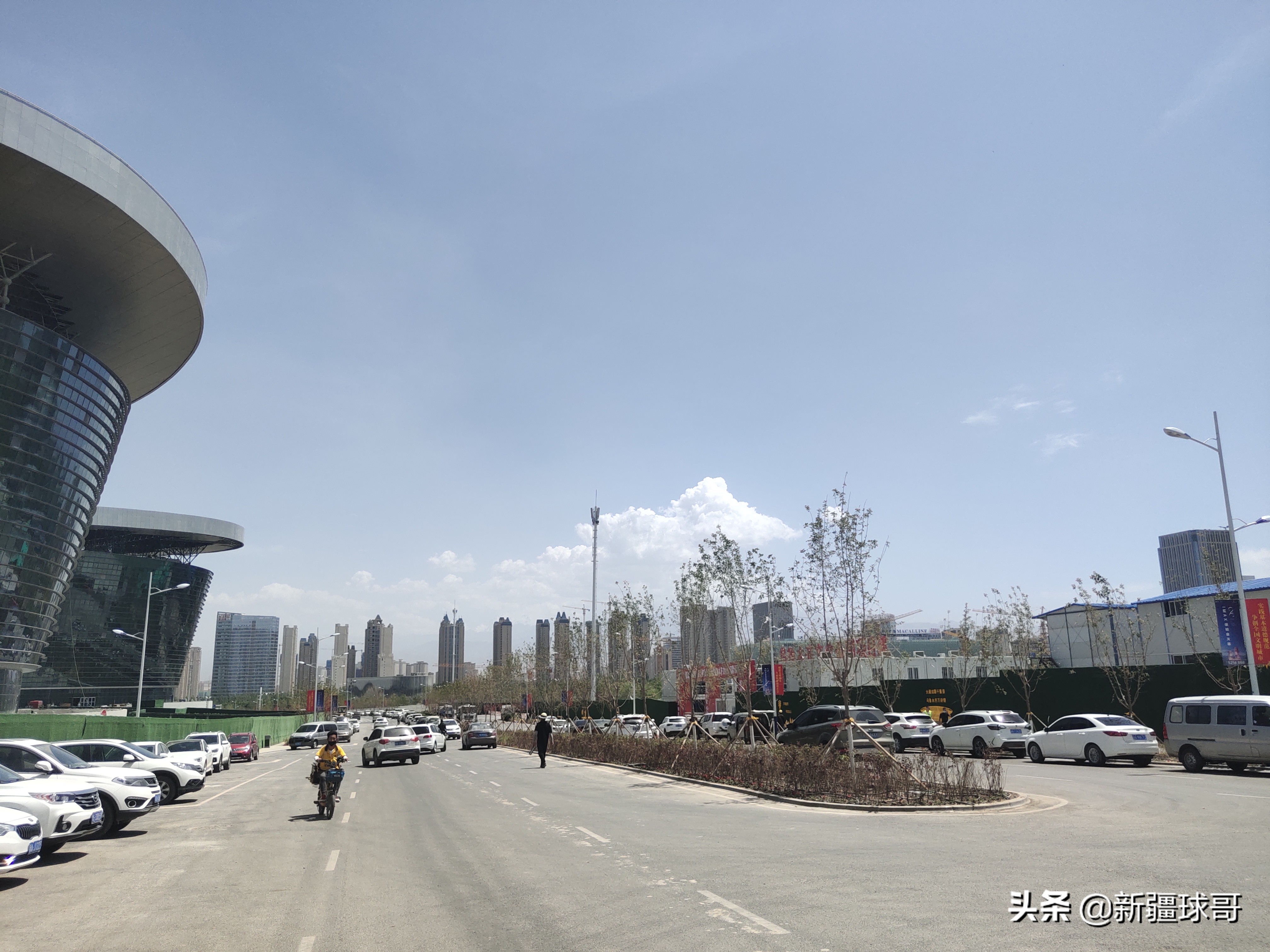 乌鲁木齐会展中心和经开区,乌鲁木齐会展新区和高铁新区比较