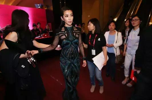 成龙收藏的紫檀,成龙的小叶紫檀值多少钱