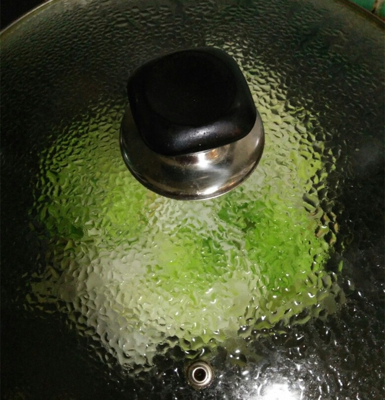 鱼胶干贝瘦肉白菜汤,干贝浓汤煮时蔬