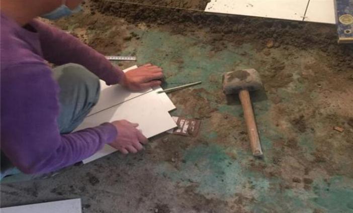 师傅贴砖不专业,师傅加工瓷砖