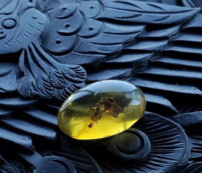 蜜蜡的品质瓷白牙白,蜜蜡什么样品质的是最好的