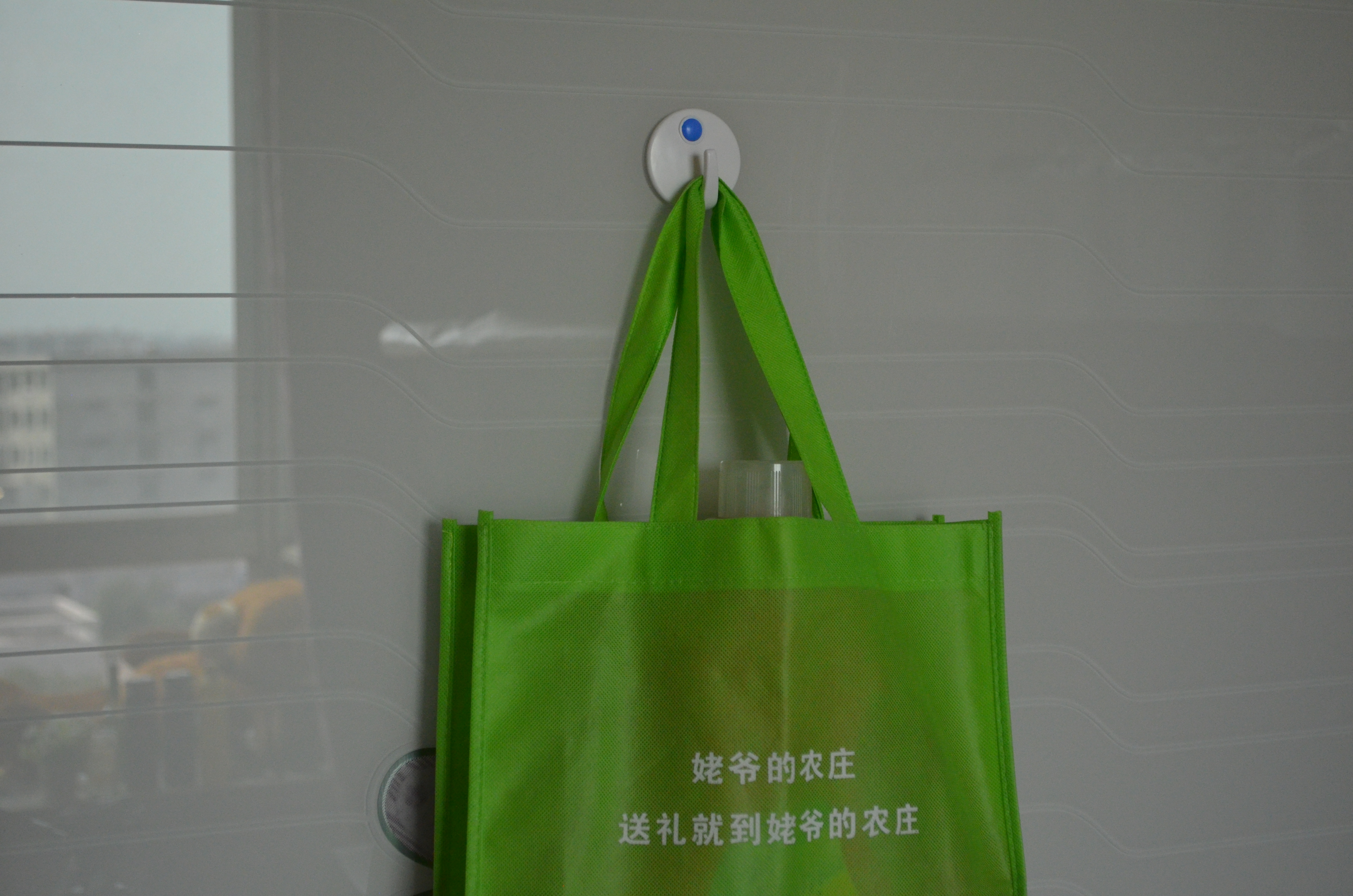 挂钩要怎么粘才不容易掉,自粘挂钩不粘了怎么办