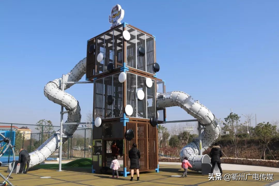 VLOG|智能足球场、棋趣木立方……记者带您去玩衢州首个乡村运动公园