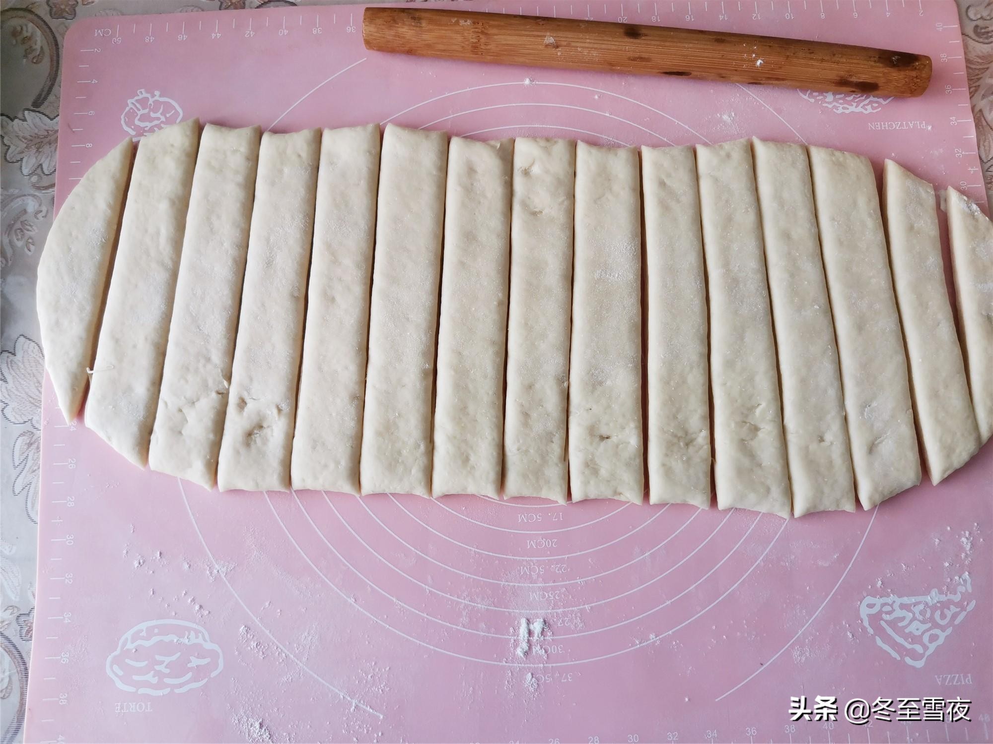 用牛奶鸡蛋做油条的新做法和配方,鸡蛋牛奶油条的做法简单香甜酥脆