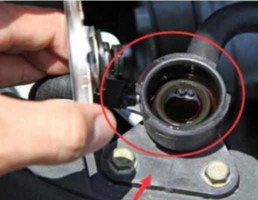 摸五年方向盘才知，这个孔一月清理一次，提速快动力足省油，通用