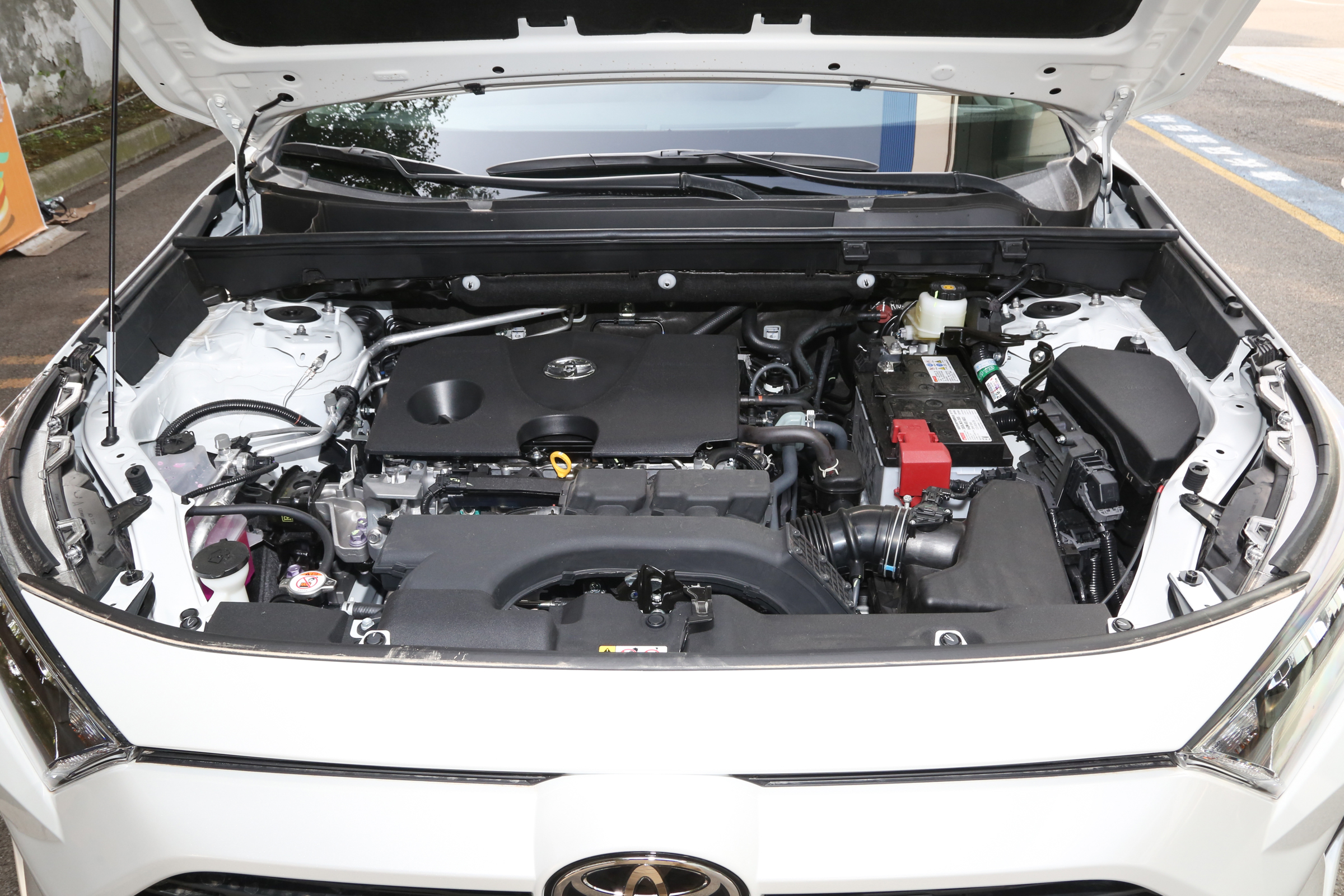 rav4荣放车型介绍,rav4荣放2024款混动版测试