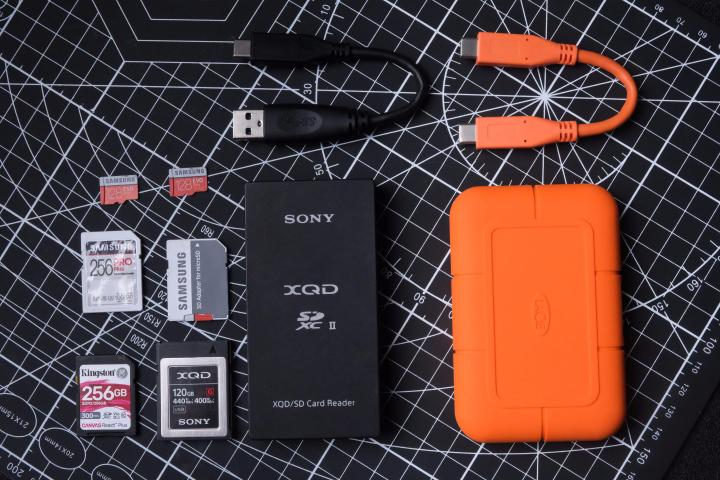 推荐一款简单精致的电脑桌 (实木电脑桌效果图大全2015款)