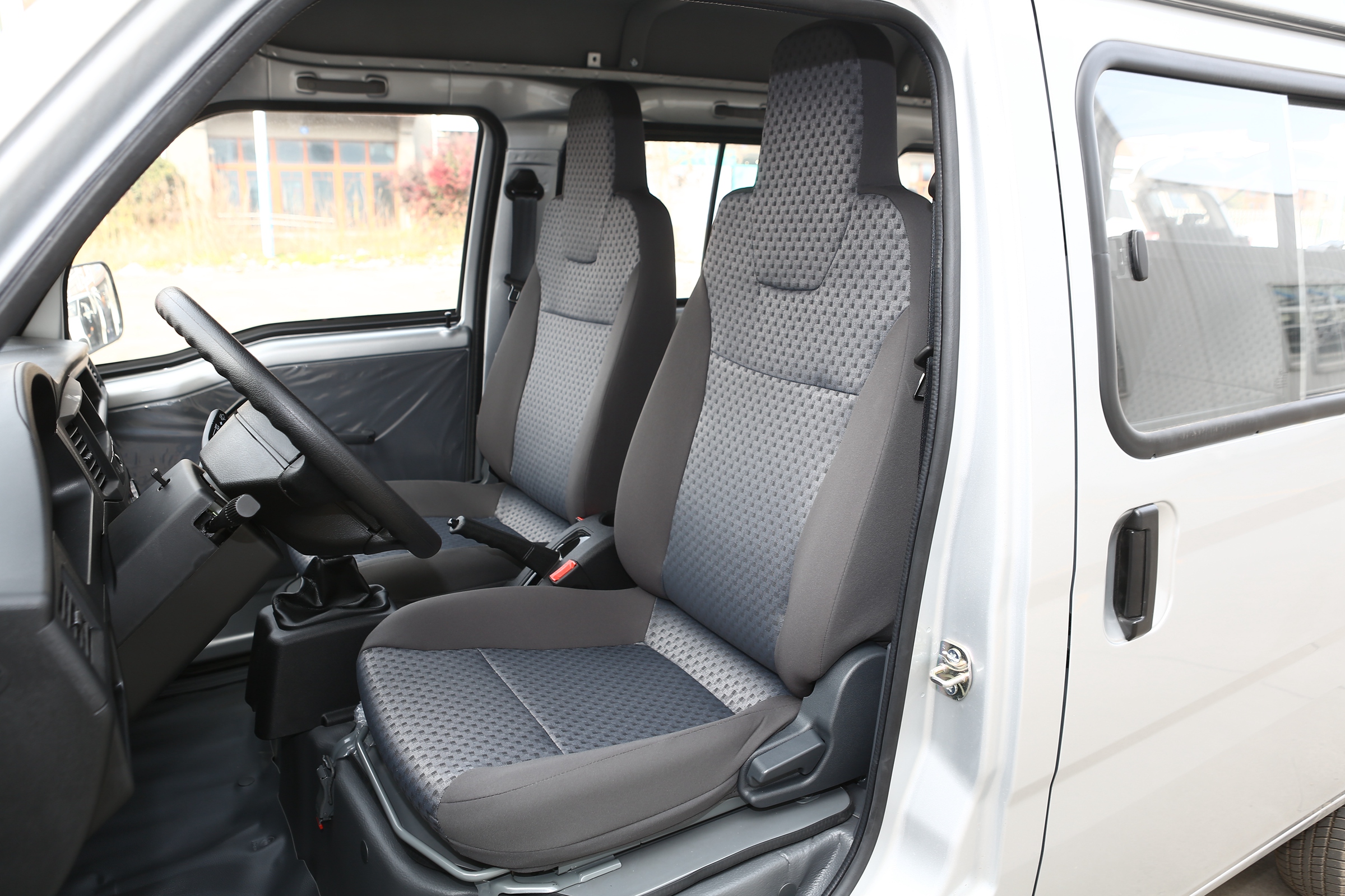 24款全新五菱之光,4万左右的后驱车