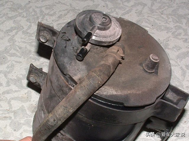 摩托车加油太满燃油进碳罐,加油过满为什么会对碳罐造成伤害