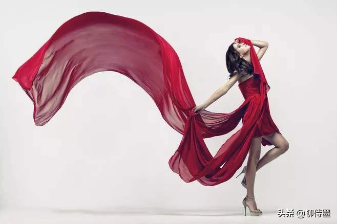 度假风连衣裙拍照姿势技巧,夏日裙子摄影