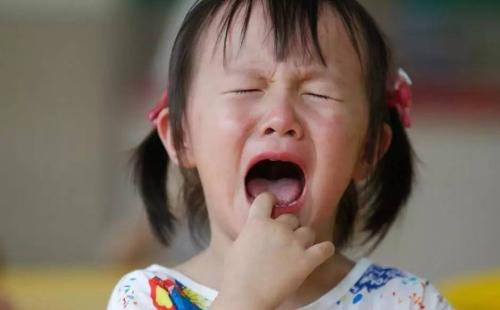 孩子在幼儿园里哭闹怎么办,幼儿园如何面对幼儿入学哭闹