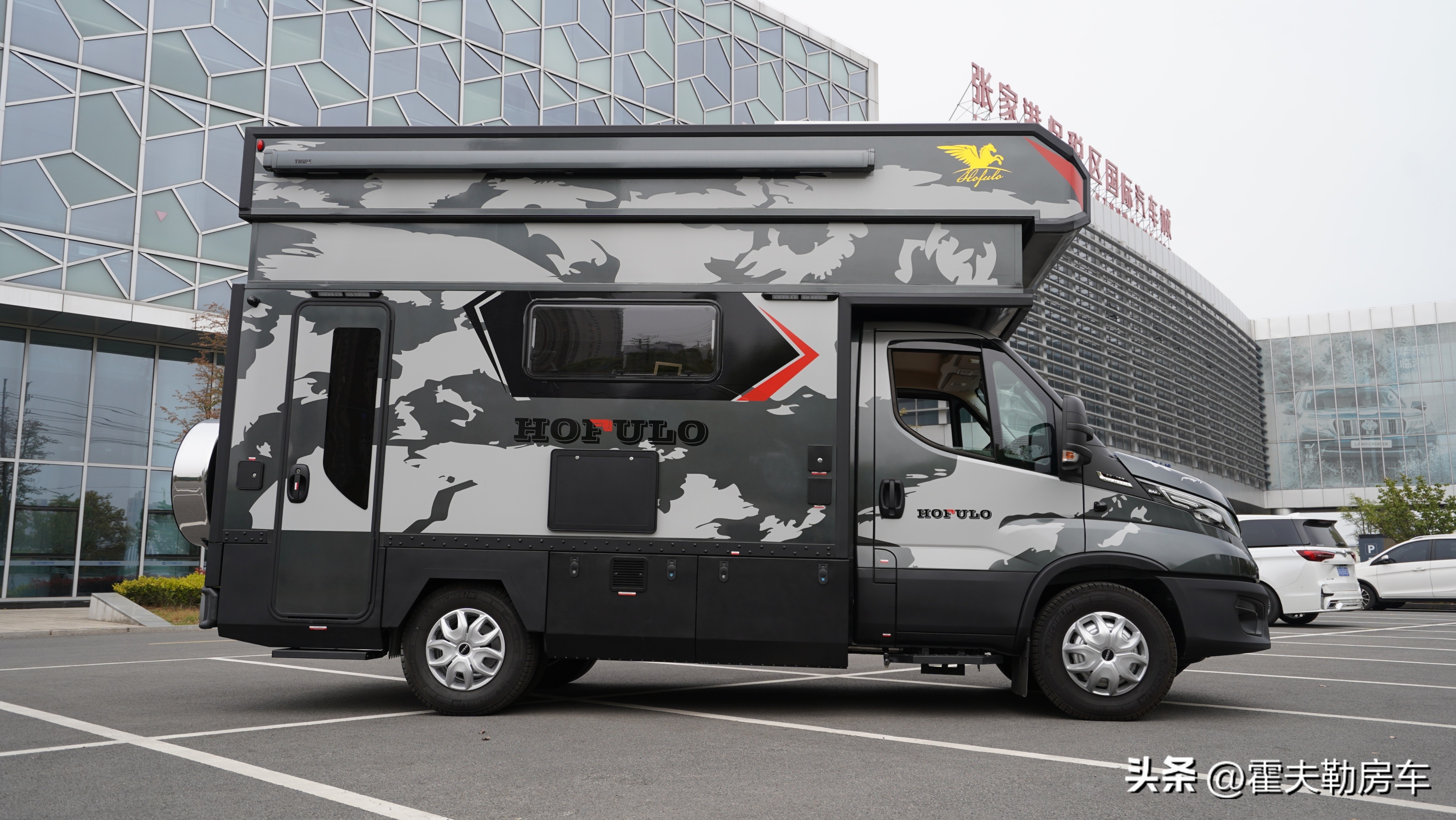 霍夫勒房车勇者天穹多少钱,试驾国内首款硬升降顶房车