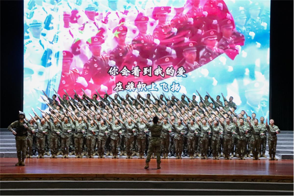 现代学子唱强军战歌,军校合唱强军战歌