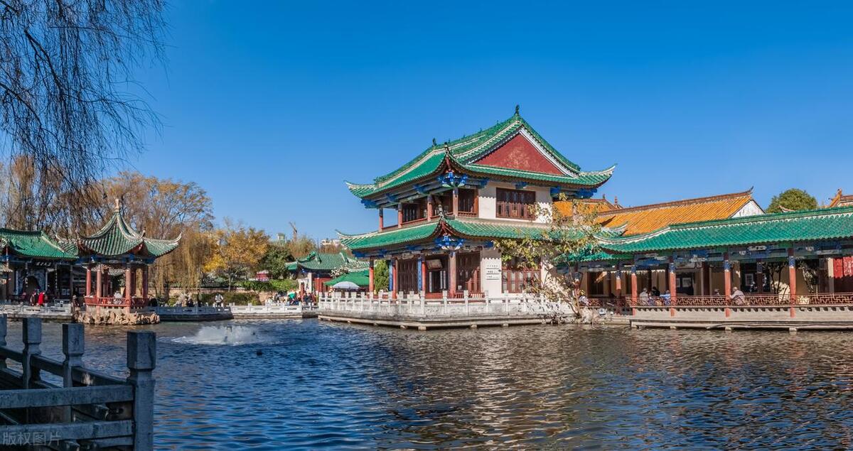 去云南旅游哪些美食值得推荐呢,去云南旅游当地有什么特色美食