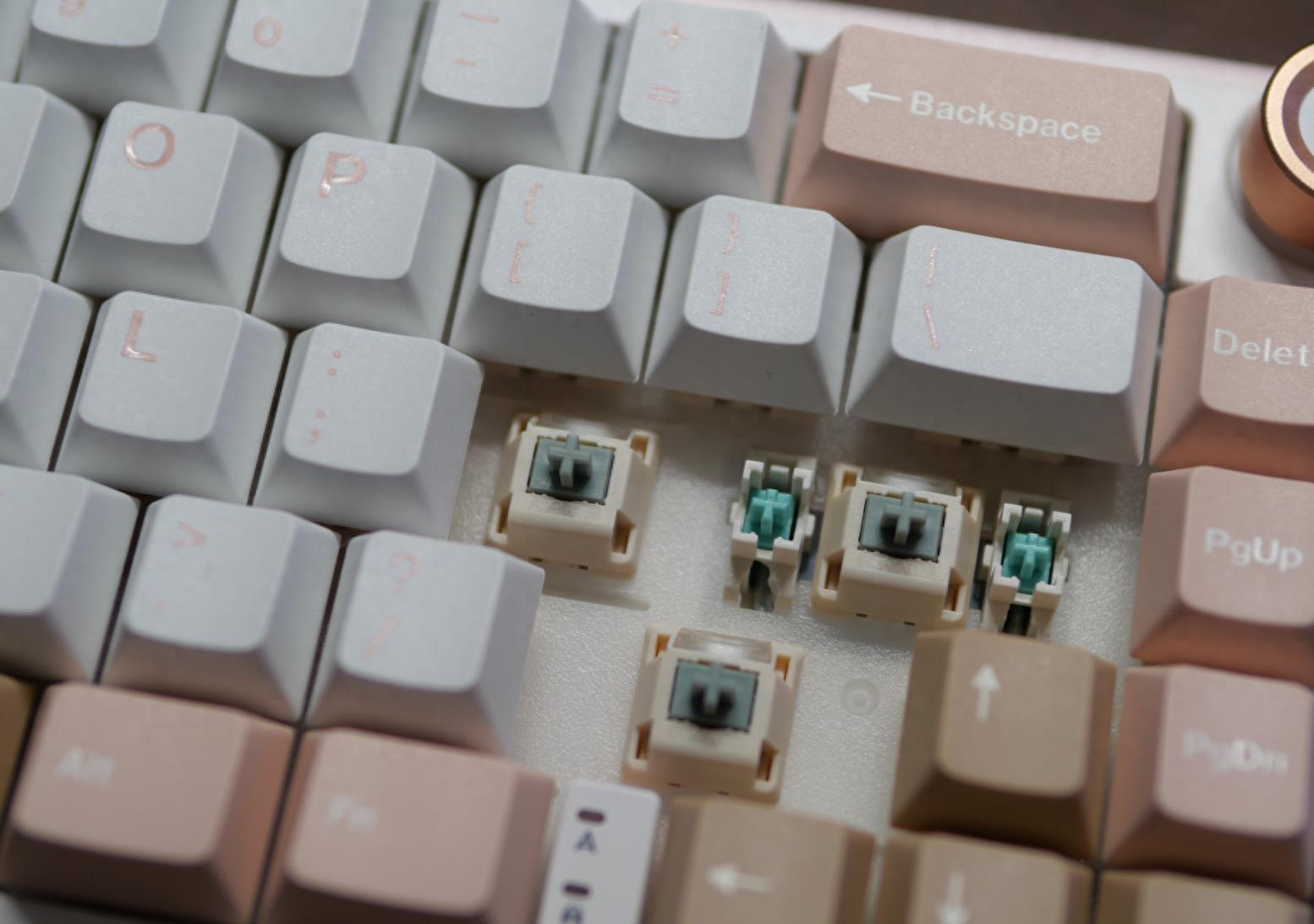 终于开始卷小配列了，好看好用还要好听，RK65机械键盘拆解评测